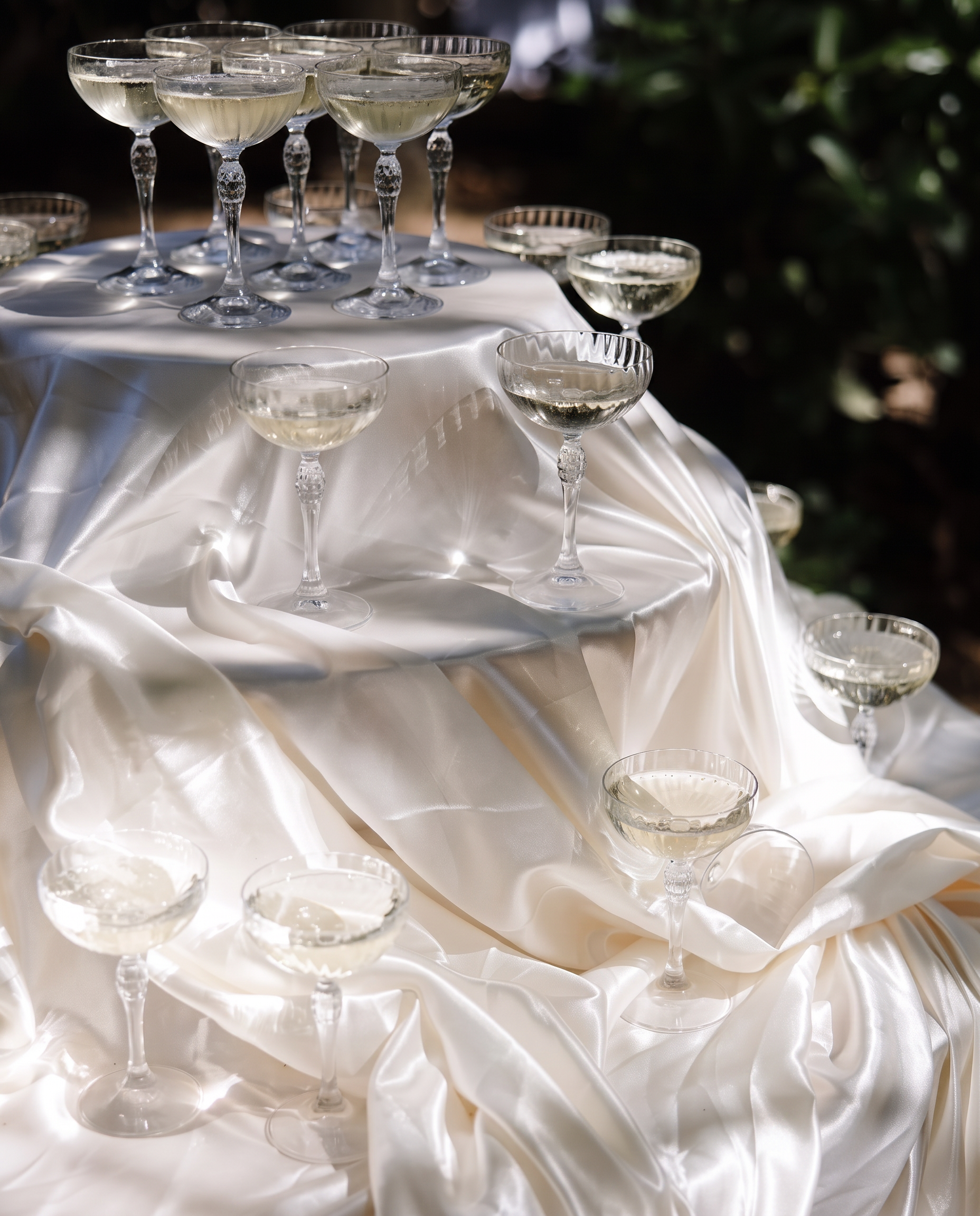 Coupe glasses on ivory silk — Marée Occasions